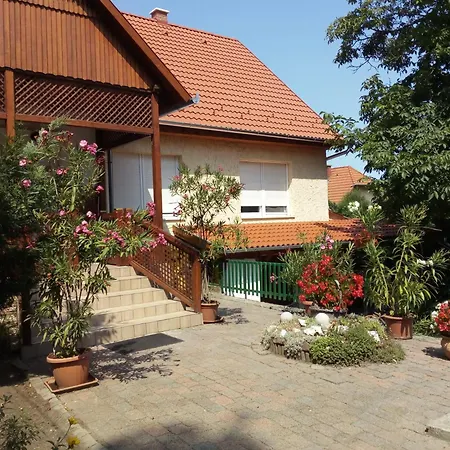 Apartment Mezeskalacs Vendeghaz Balatonboglar