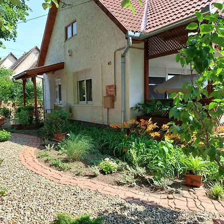 Apartment Mezeskalacs Vendeghaz